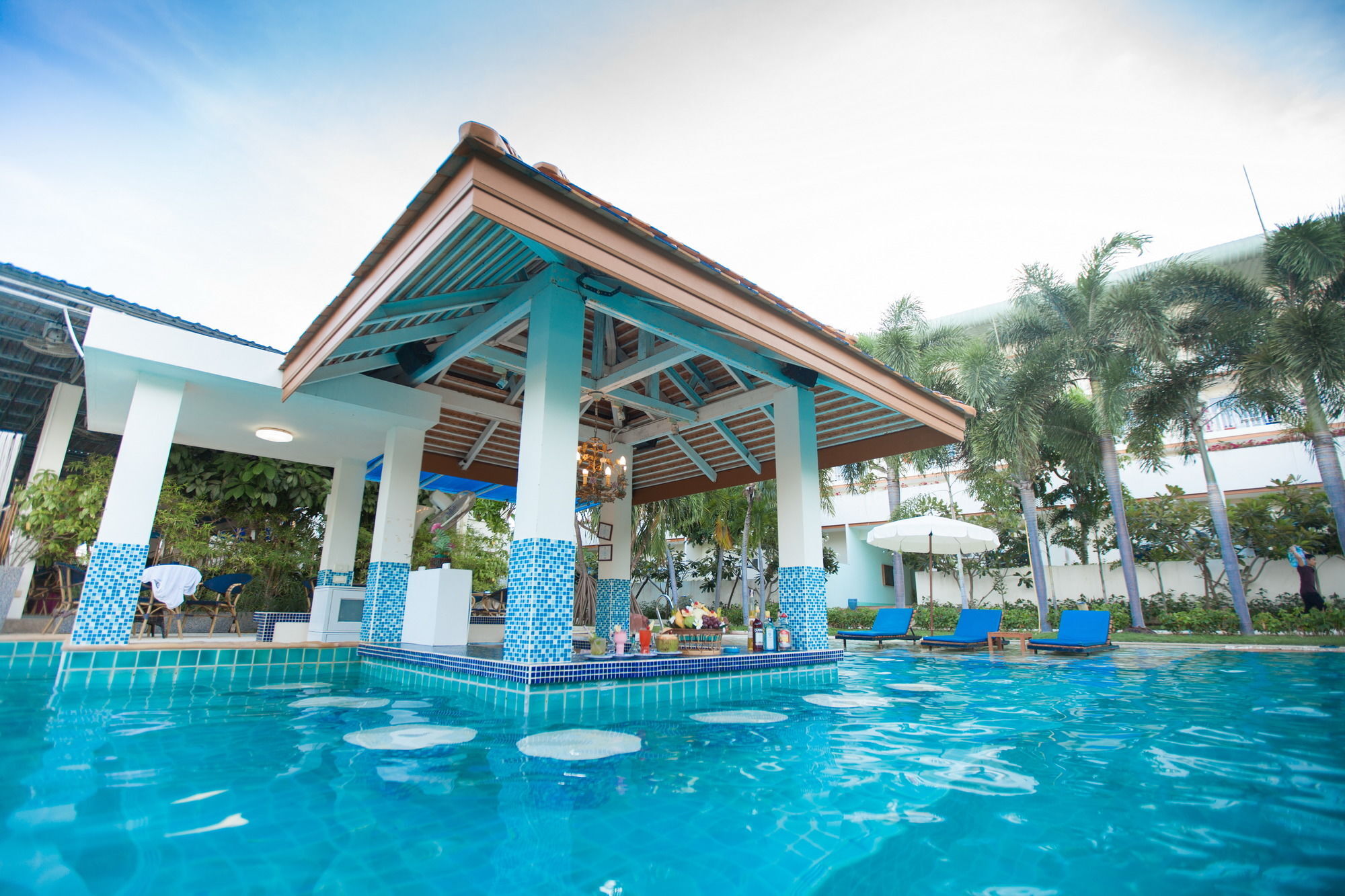 Chalong Beach Hotel Phuket Rawai Екстер'єр фото