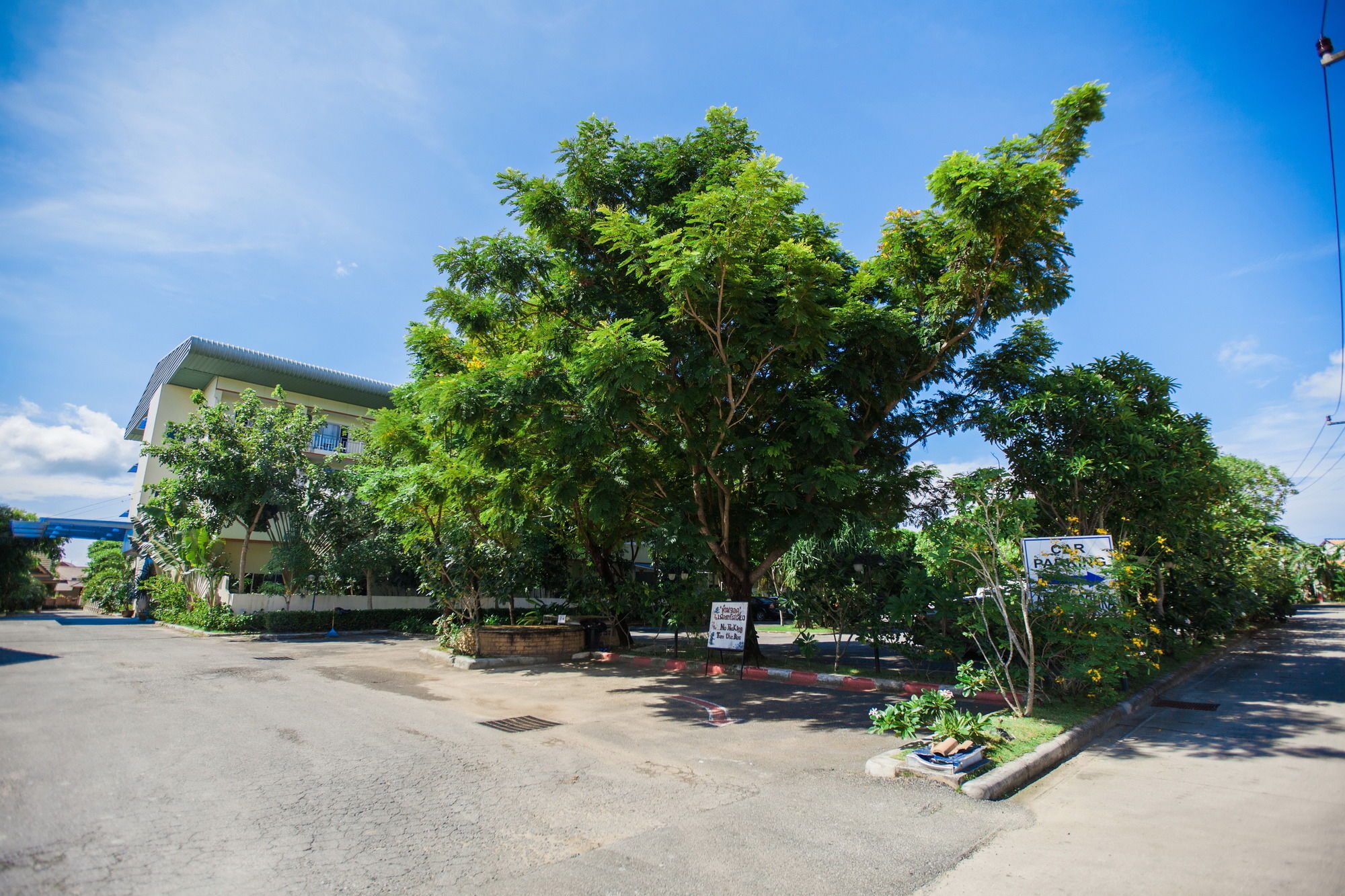 Chalong Beach Hotel Phuket Rawai Екстер'єр фото