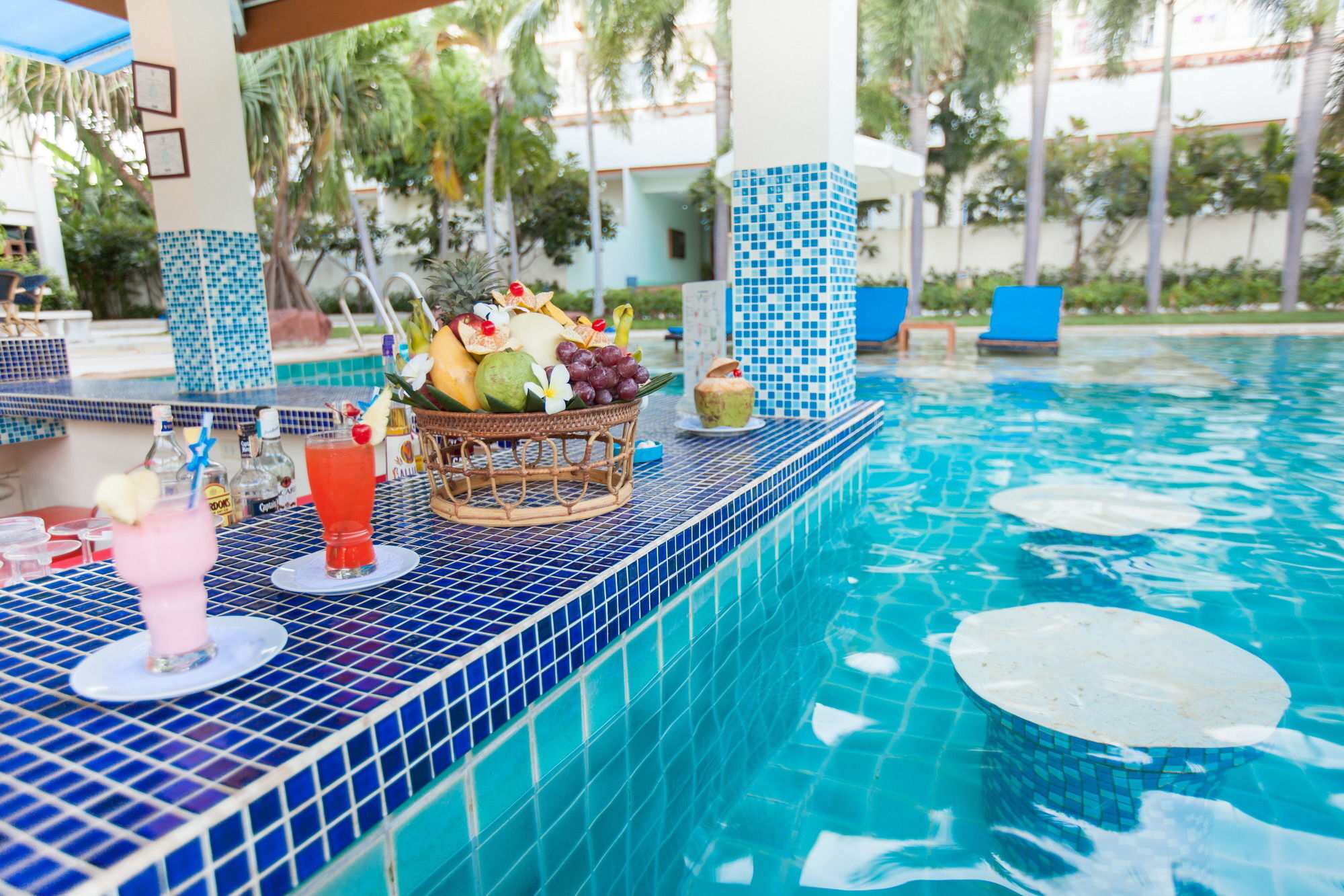 Chalong Beach Hotel Phuket Rawai Екстер'єр фото