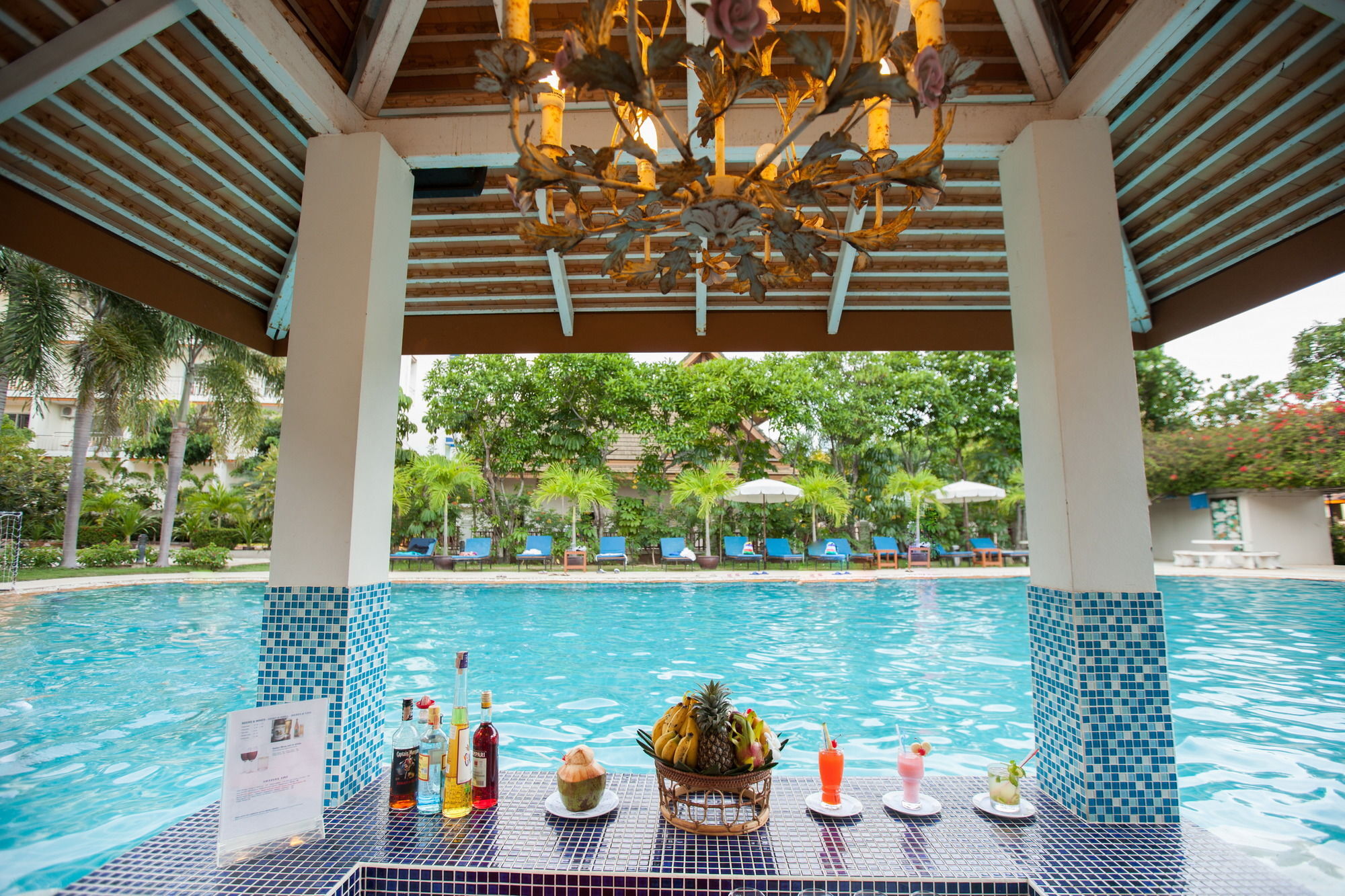 Chalong Beach Hotel Phuket Rawai Екстер'єр фото