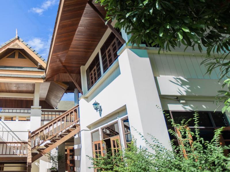 Chalong Beach Hotel Phuket Rawai Екстер'єр фото