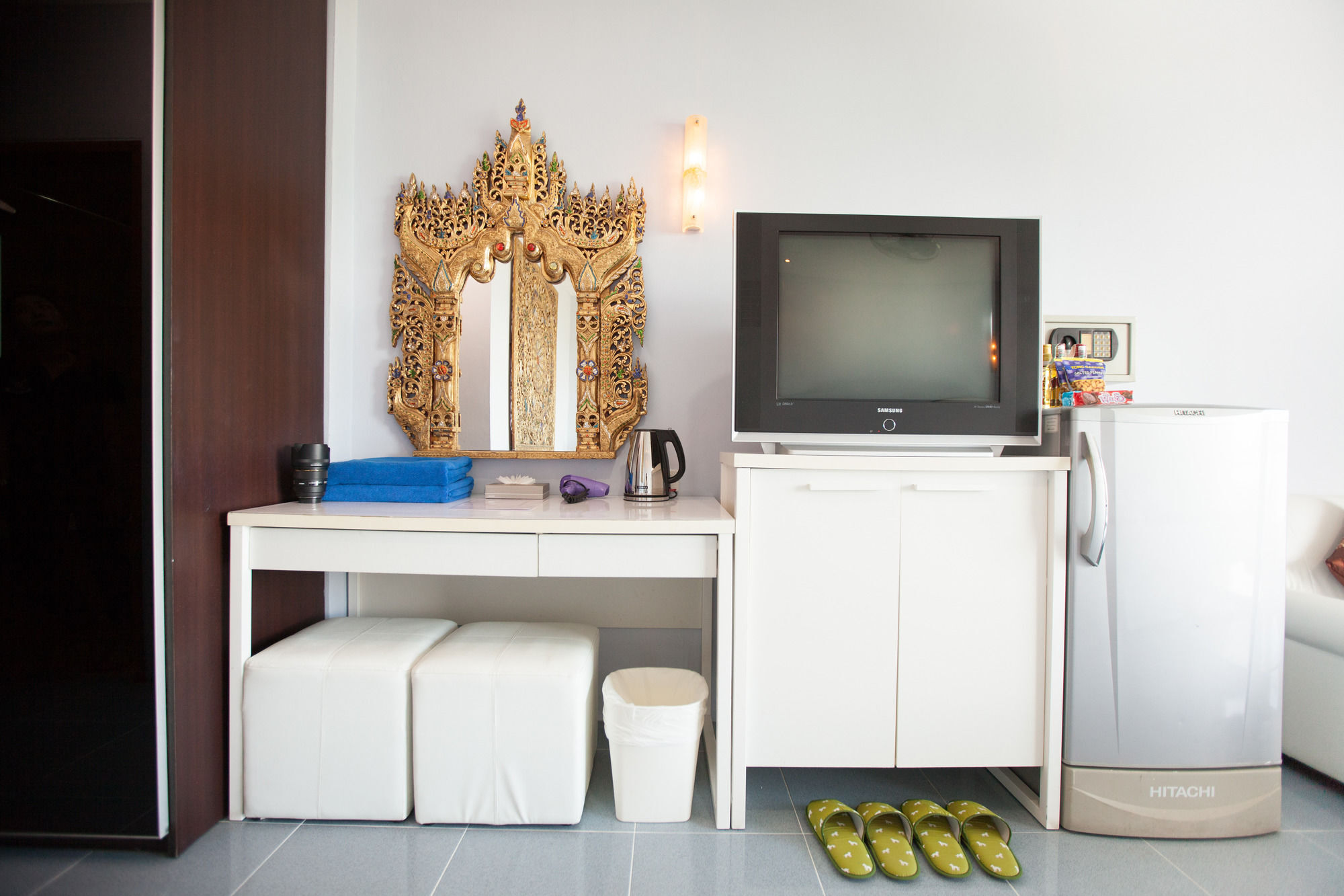 Chalong Beach Hotel Phuket Rawai Екстер'єр фото