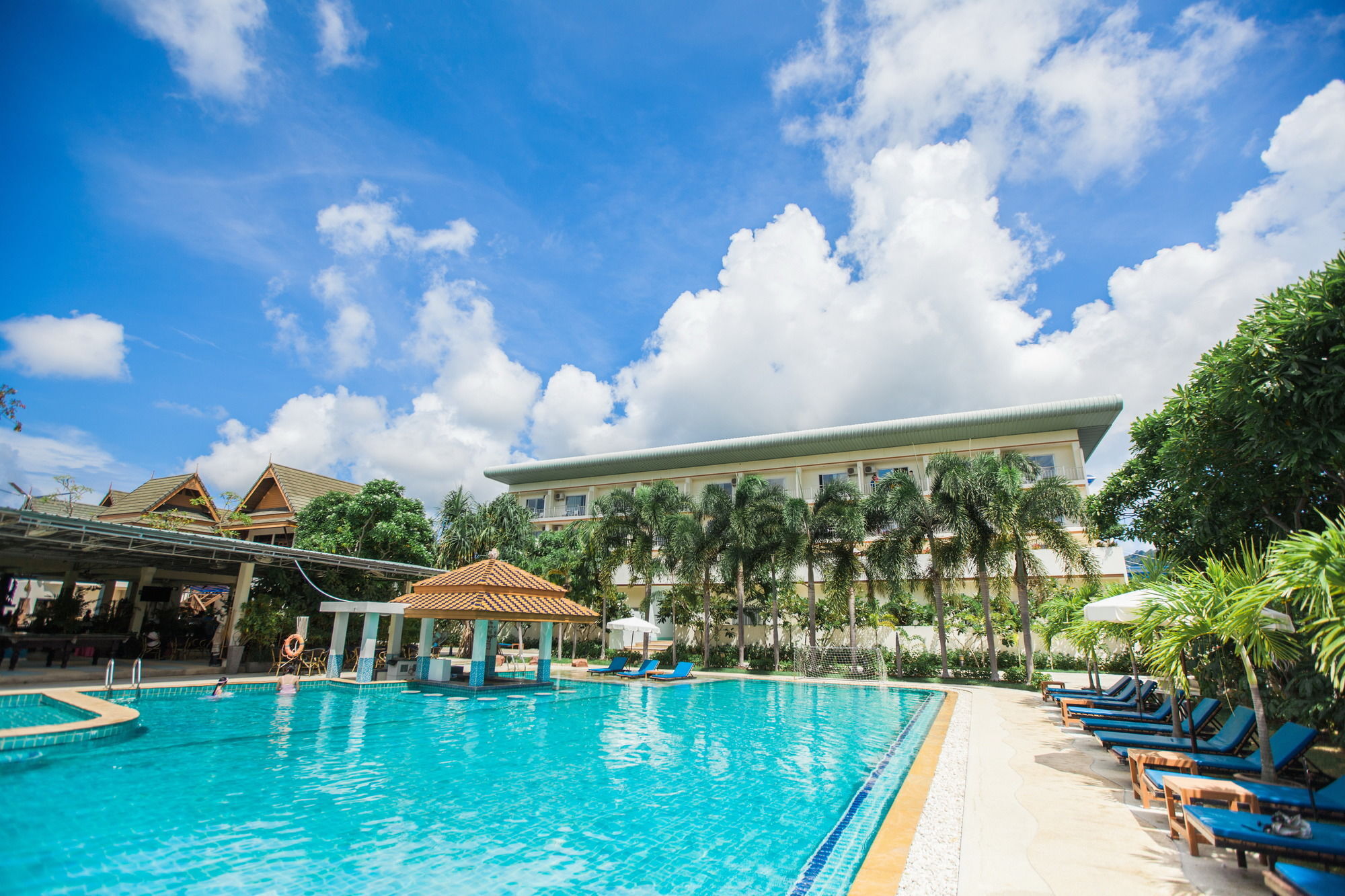Chalong Beach Hotel Phuket Rawai Екстер'єр фото