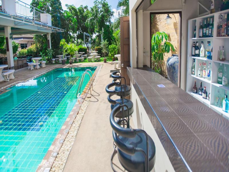 Chalong Beach Hotel Phuket Rawai Екстер'єр фото