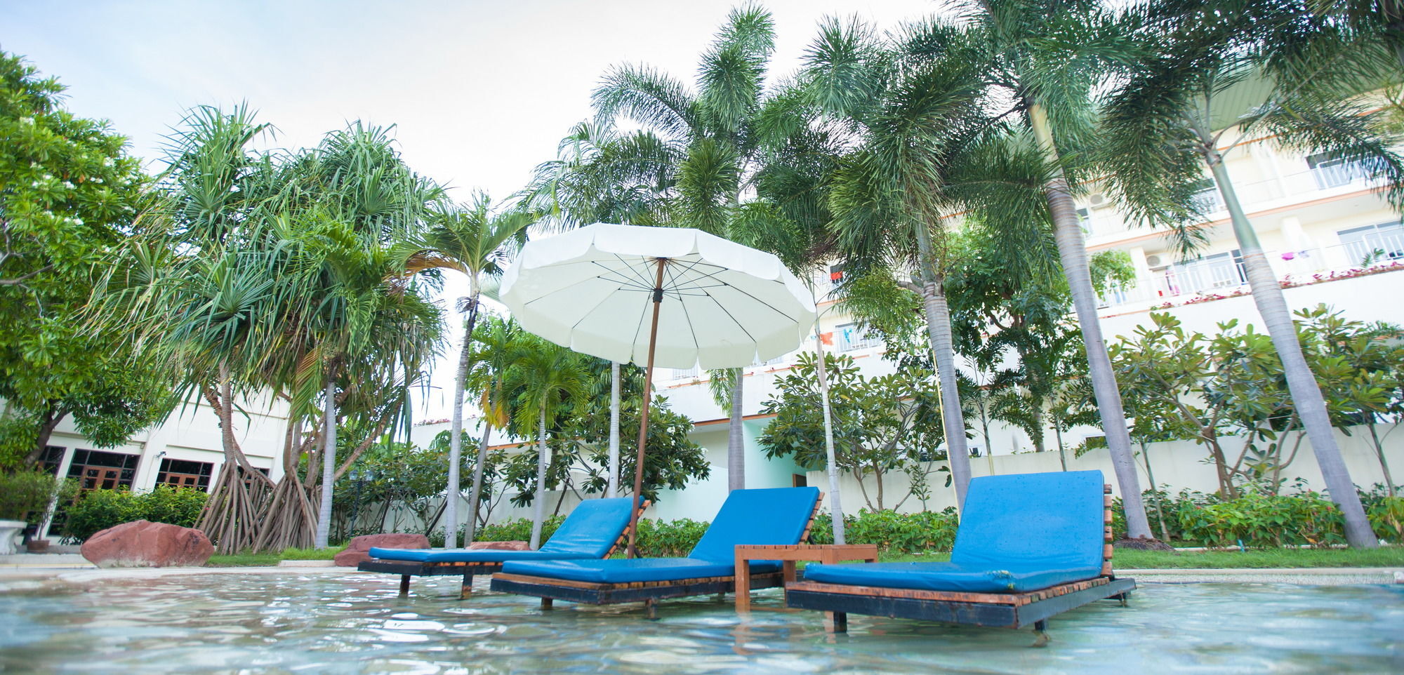 Chalong Beach Hotel Phuket Rawai Екстер'єр фото