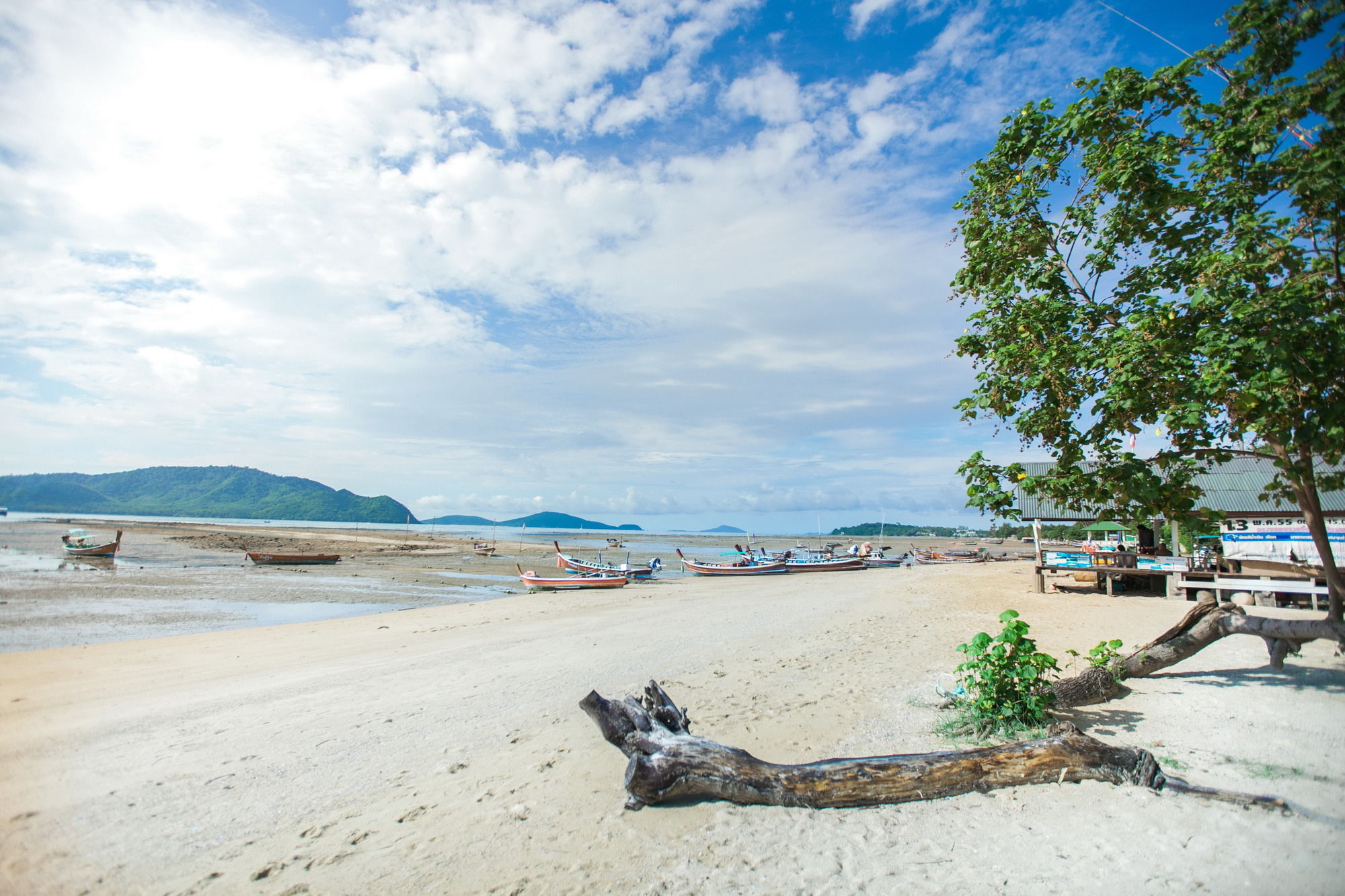 Chalong Beach Hotel Phuket Rawai Екстер'єр фото